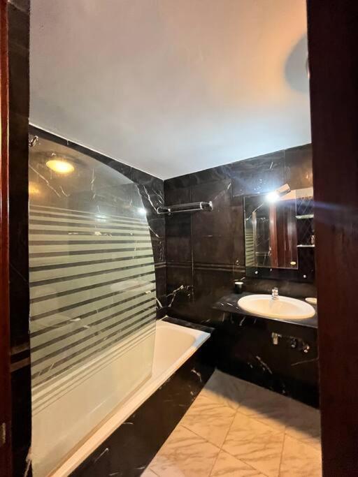 Appartement In The Heart Of Tanger Boulevard Exterior foto